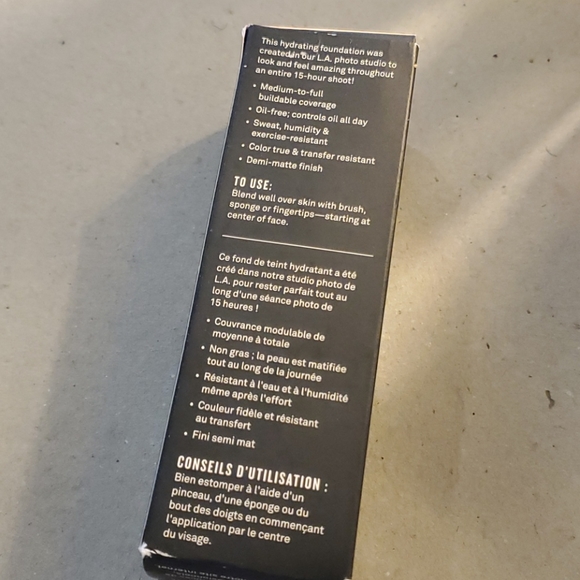 15 hour wear hydrating foundation - Picture 3 of 5